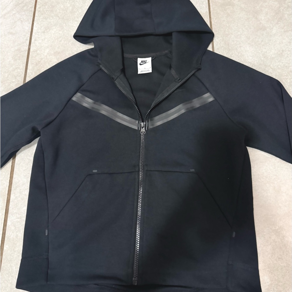 Black Nike Tech Girls Large.